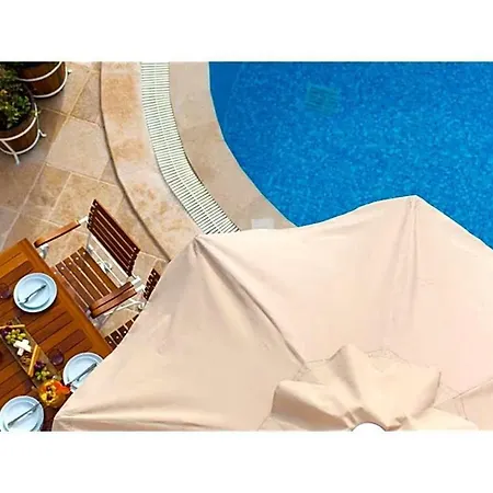 Sleeps 8 Pool Air Con Wifi * Καλκάν