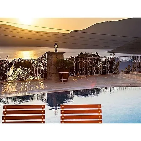 Sleeps 8 Pool Air Con Wifi * Καλκάν
